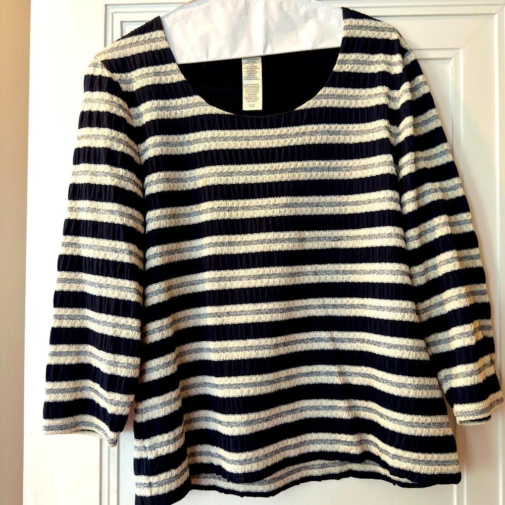Jones New York Collection navy striped top 3/4 sleeves. Size Medium.